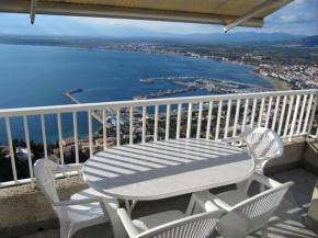 Apartamento cómodo de 3 habitaciones con aire acondicionado, terraza y piscina en Roses - ES-204-16